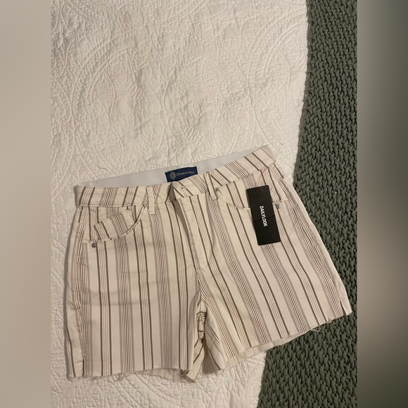 NWT Democracy AbsolutionHigh Rise Short - Picture 2 of 10